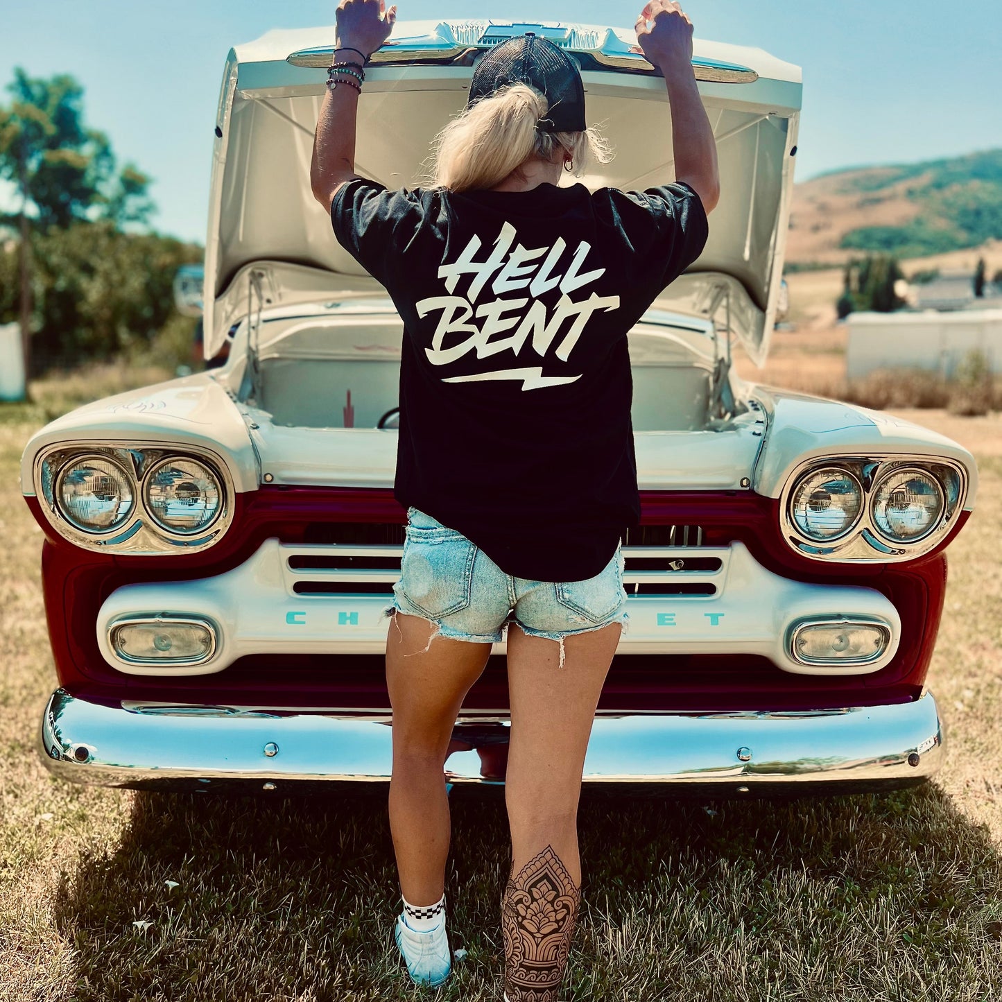 Curved Hem Logo Tee (Unisex)